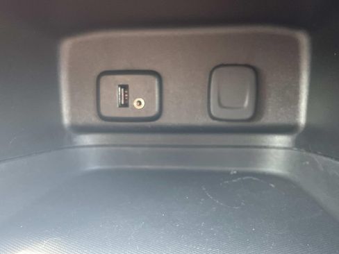 Used 2018 Chevrolet Equinox LT FWD image 22