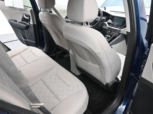 Used 2020 Kia Niro LXS image 18