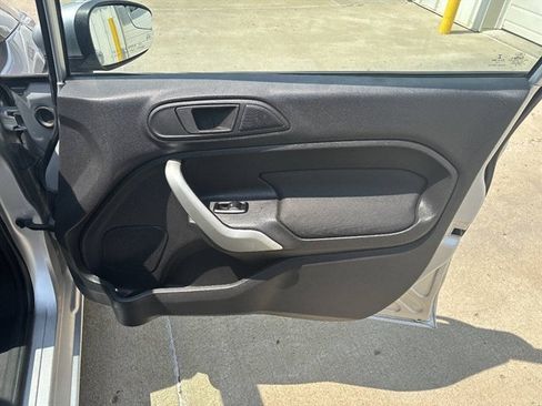 Used 2013 Ford Fiesta SE FWD image 16