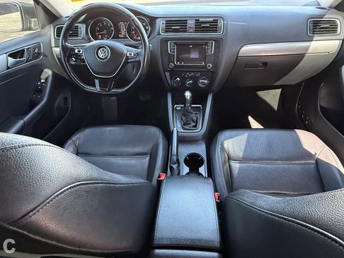 Used 2017 Volkswagen Jetta SE image 14