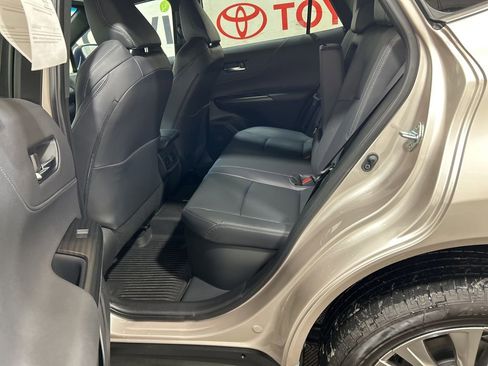 Used 2024 Toyota Venza XLE image 20