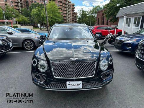 Used 2017 Bentley Bentayga AWD/4WD image 4