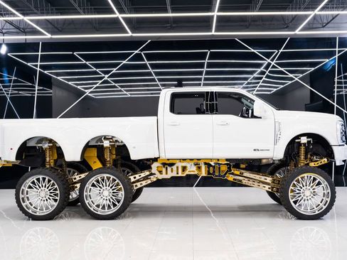 Used 2025 Ford F550 4x4 Crew Cab Super Duty image 7