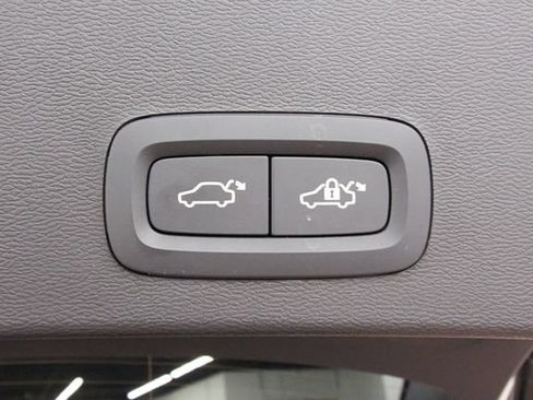 Certified 2026 Volvo XC40 B5 Plus AWD/4WD image 26