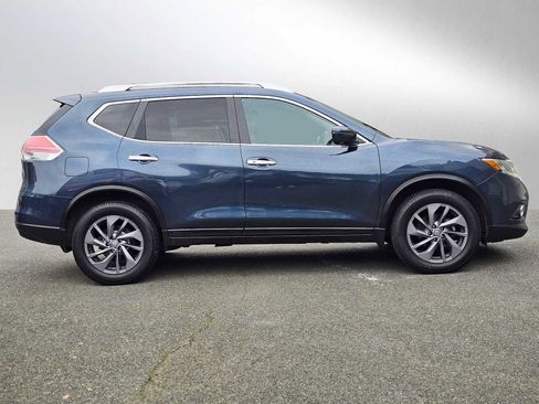 Used 2016 Nissan Rogue SL w/ SL Premium Package image 2