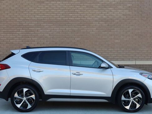 Used 2018 Hyundai Tucson Value FWD image 2