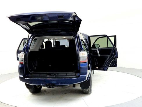 Used 2020 Toyota 4Runner SR5 Premium image 11