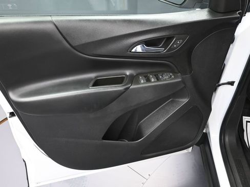 Used 2022 Chevrolet Equinox LT w/ LPO, Blackout Package FWD image 10