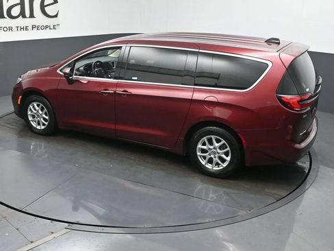 Used 2023 Chrysler Pacifica Touring-L FWD image 44