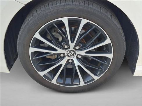 Used 2020 Toyota Camry SE w/ Sunroof Package FWD image 20