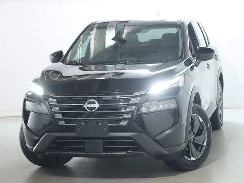 Certified 2025 Nissan Rogue SV image 3