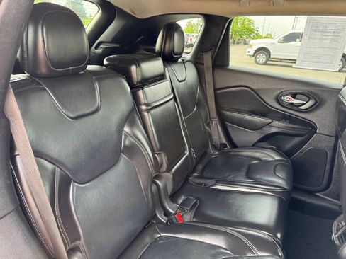 Used 2017 Jeep Cherokee Limited FWD image 29