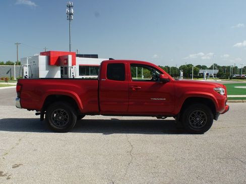 Used 2018 Toyota Tacoma SR5 AWD/4WD image 21