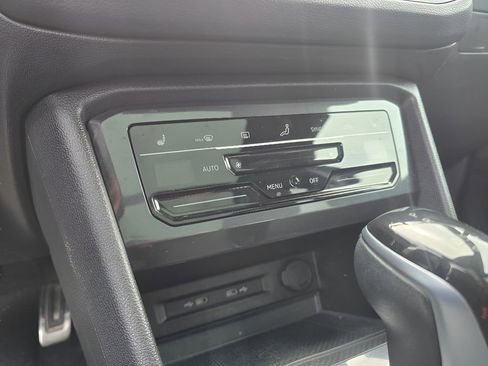 Used 2022 Volkswagen Tiguan SE R-Line image 17