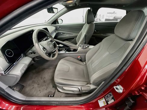 Used 2025 Hyundai Elantra SEL FWD image 13
