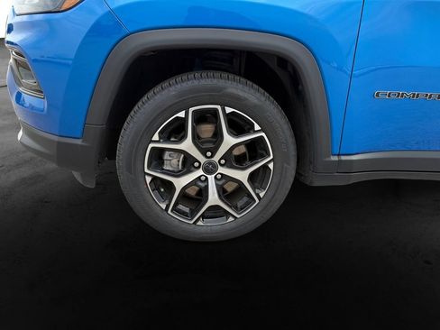 Used 2025 Jeep Compass Limited AWD/4WD image 12