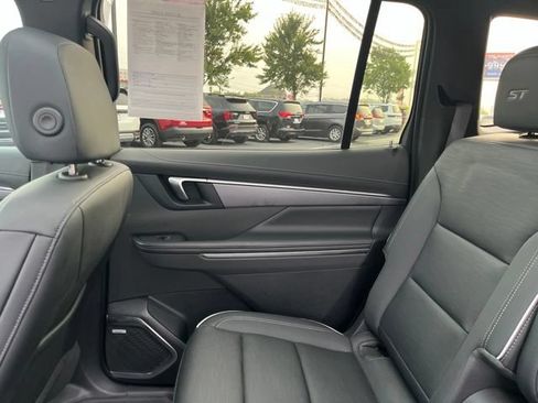 Used 2025 Buick Enclave Sport Touring w/ Power Package FWD image 15