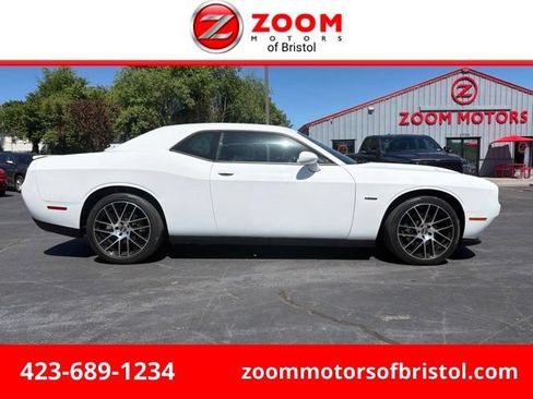 Used 2016 Dodge Challenger R/T RWD image 1