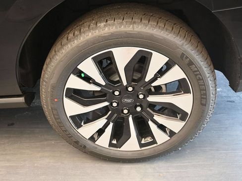 New 2027 Ford Expedition Platinum w/ Driver's Package AWD/4WD image 12
