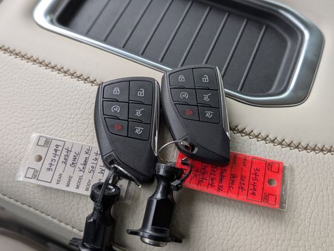 Used 2024 GMC Yukon XL Denali w/ Advanced Technology Package image 41