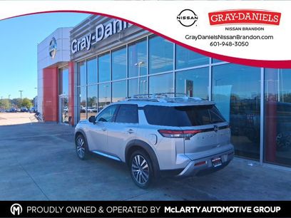 Used 2022 Nissan Pathfinder Platinum w/ Lighting Package (N92)