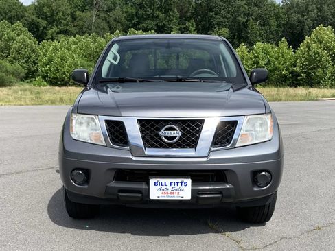 Used 2019 Nissan Frontier SV RWD image 2