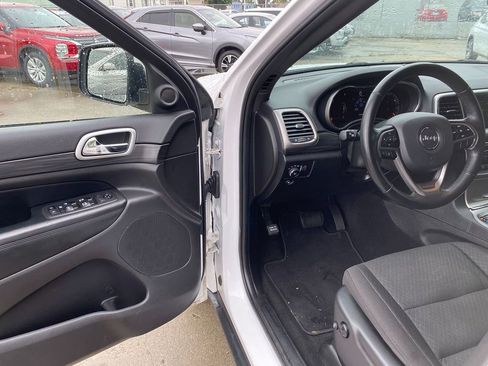 Used 2021 Jeep Grand Cherokee Laredo image 10