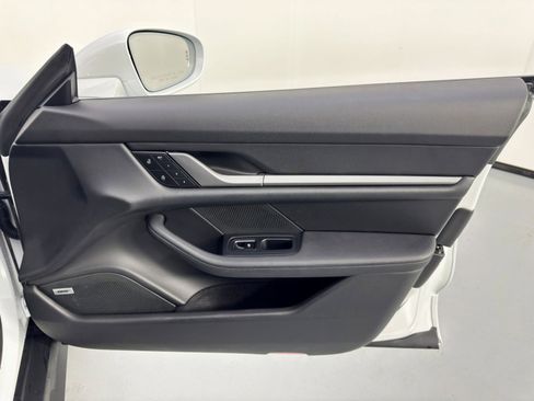 Used 2022 Porsche Taycan image 43