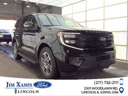 Used 2025 Ford Expedition Active AWD/4WD image 1