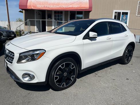 Used 2020 Mercedes-Benz GLA 250 w/ Convenience Package image 3