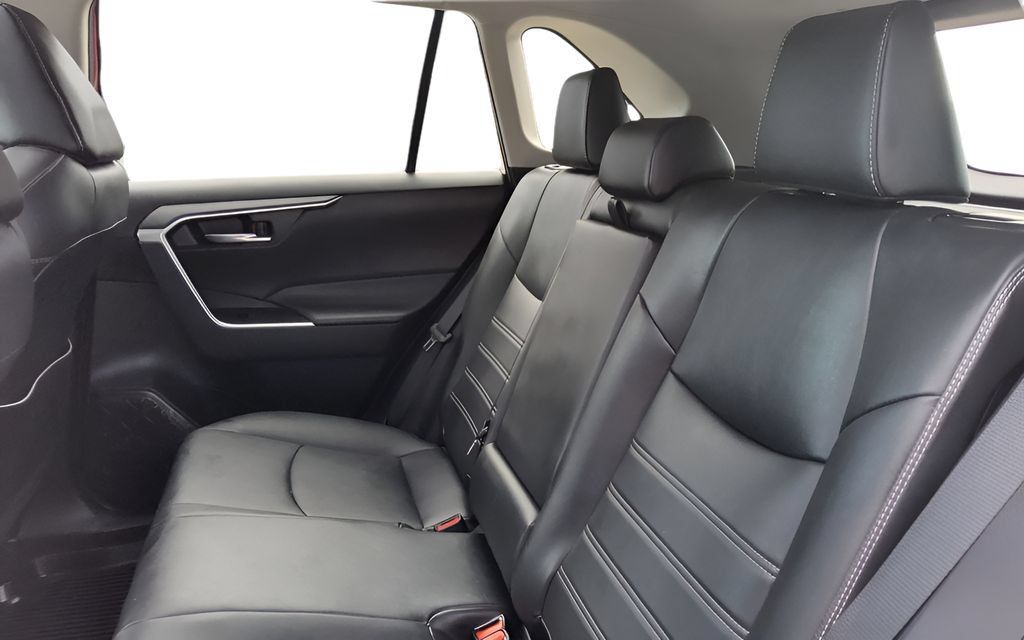 Used 2019 Toyota RAV4 XLE Premium w/ Cold Weather Package AWD/4WD image 27