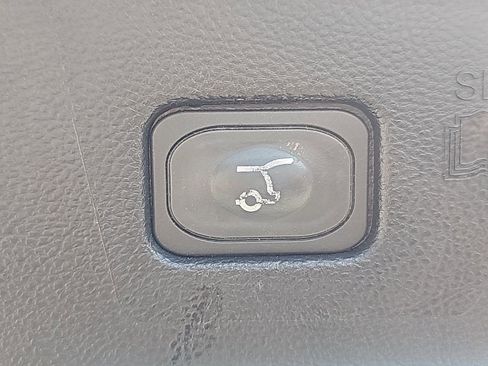 Used 2019 Ford Edge Titanium w/ Equipment Group 301A AWD/4WD image 12