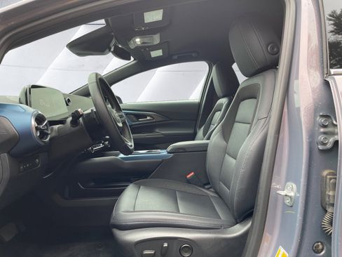 Certified 2025 Chevrolet Equinox EV LT w/ Convenience Package image 10