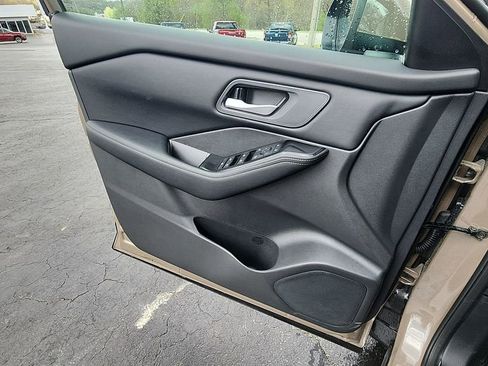 Used 2025 Nissan Rogue SV image 24