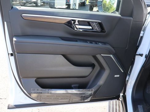 New 2026 Chevrolet Suburban High Country AWD/4WD image 4