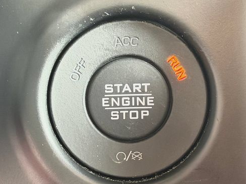 Used 2020 Jeep Wrangler Unlimited Sahara AWD/4WD image 27