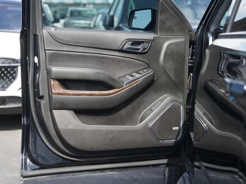 Used 2018 Chevrolet Suburban LT RWD image 32