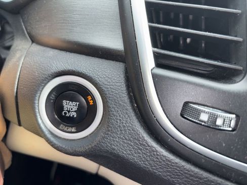 Used 2015 Chrysler 200 Limited w/ Convenience Group image 15