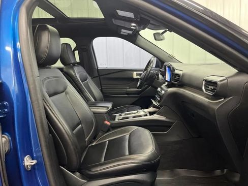 Used 2020 Ford Explorer XLT w/ Equipment Group 202A AWD/4WD image 12