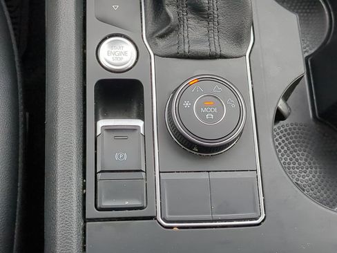 Used 2018 Volkswagen Atlas SE AWD/4WD image 21