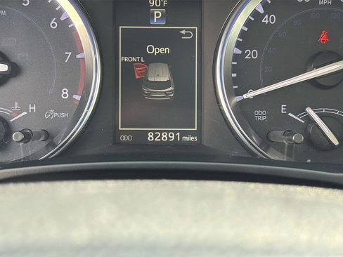 Used 2016 Toyota Highlander XLE w/ Preferred Accessory Package FWD image 11