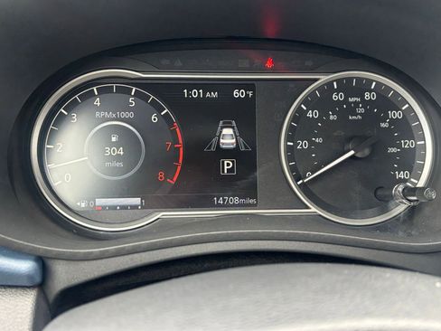 Used 2025 Nissan Versa SV image 40