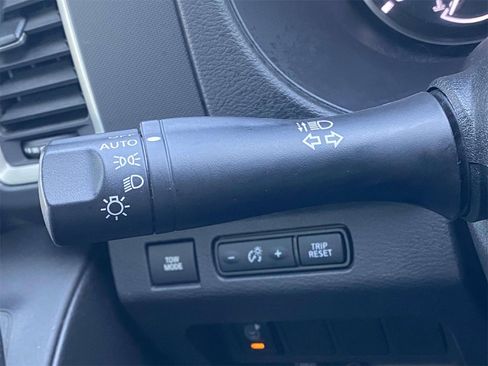 Used 2023 Nissan Frontier SV w/ Technology Package image 22