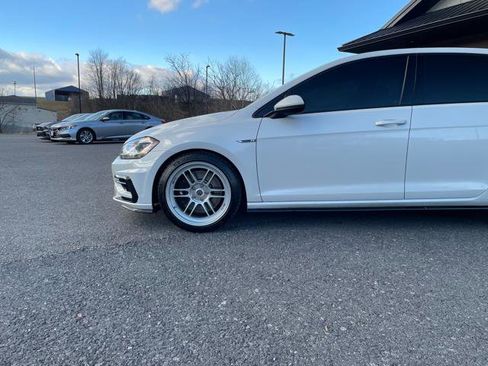 Used 2019 Volkswagen Golf R 4-Door image 2