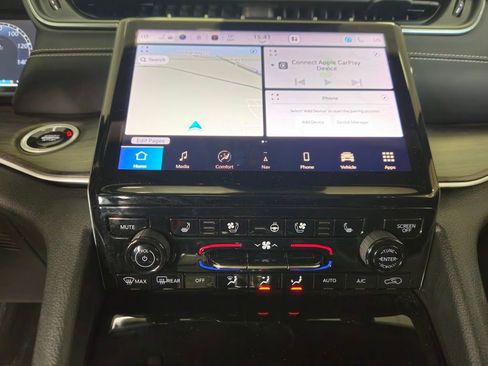 Used 2024 Jeep Grand Cherokee Limited w/ Luxury Tech Group II AWD/4WD image 14