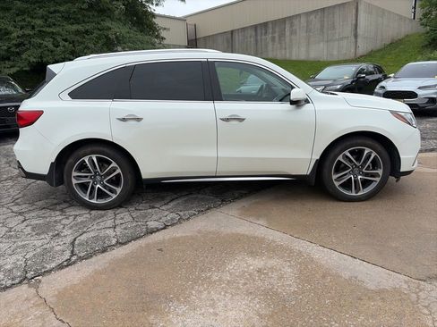 Used 2017 Acura MDX SH-AWD w/ Advance Package image 4