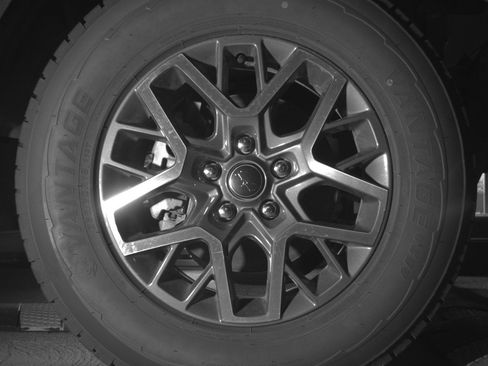 Used 2025 Jeep Wrangler Sahara image 13