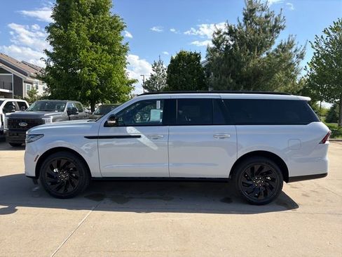 New 2026 Lincoln Navigator L Reserve AWD/4WD image 8