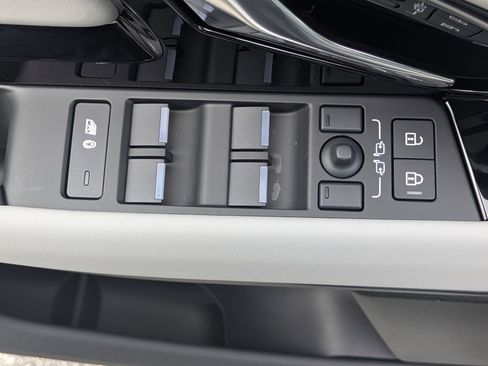 New 2026 Land Rover Range Rover Evoque S image 21