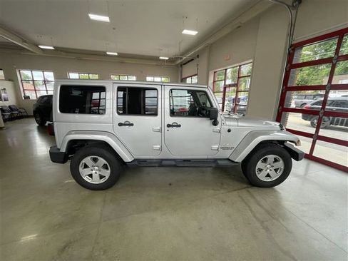 Used 2012 Jeep Wrangler Unlimited Sahara w/ Dual Top Group AWD/4WD image 8